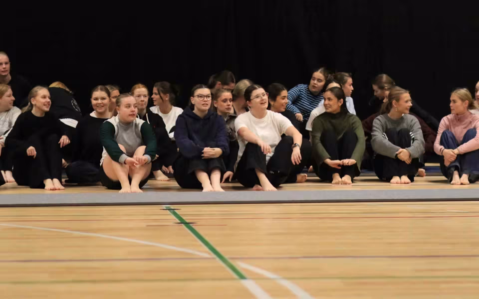 Forventningsfulde gymnaster gør klar