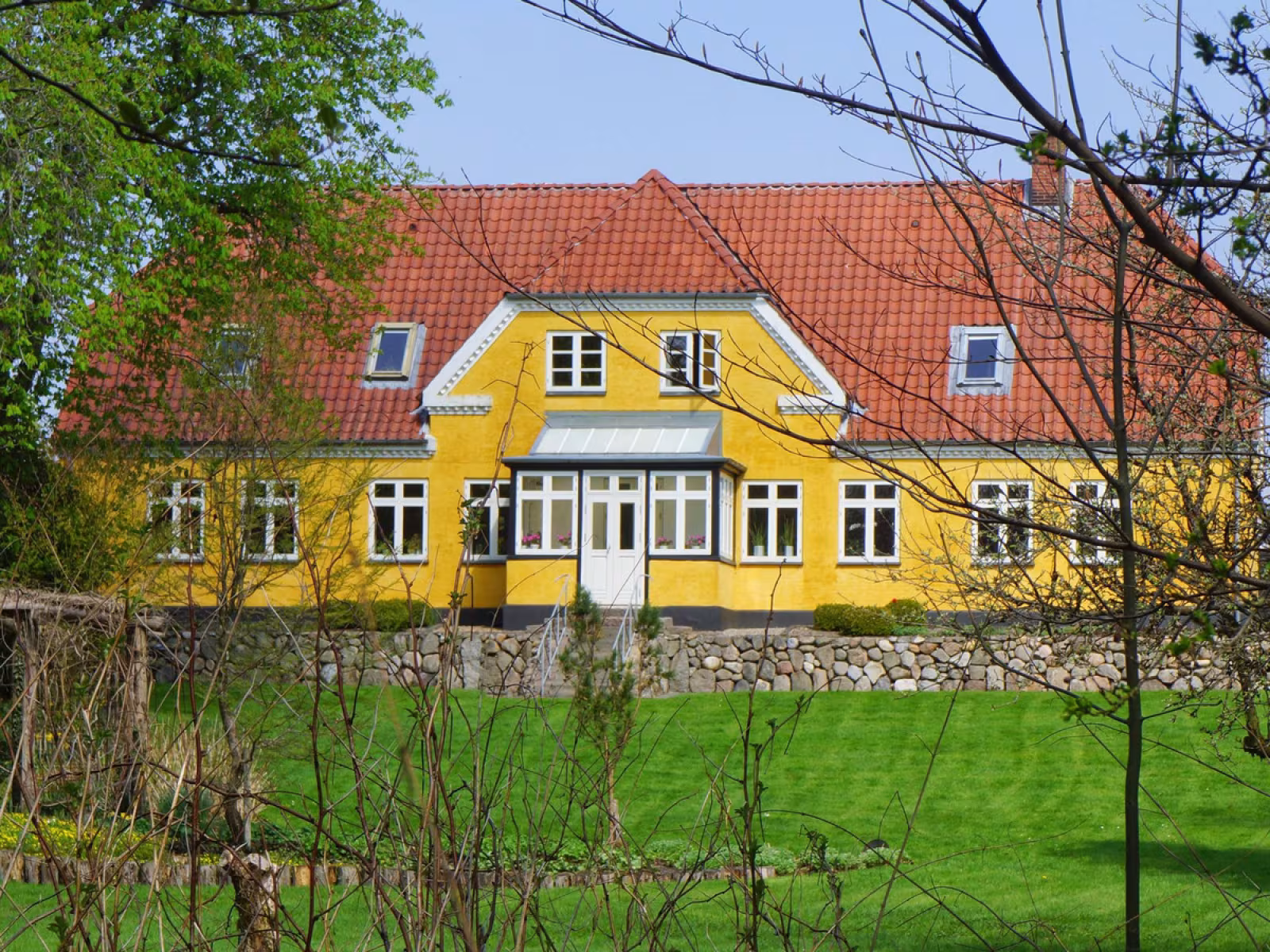 Har du lyst til at være Ansager og Skovlund kirkers ny præst?