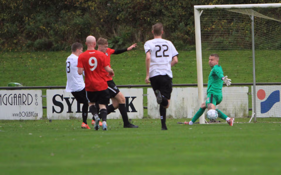 Varde redder point i overtiden