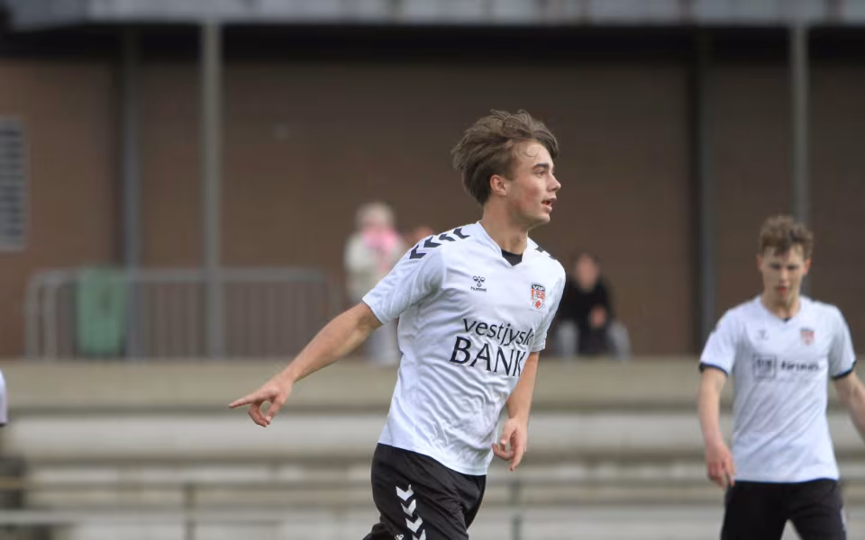 U19 vinder dramatisk lokalopgør