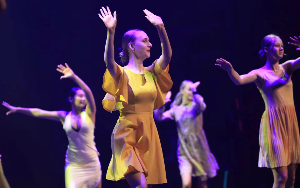 Dance Company Twenty Juleshow begejstrede 1200 publikummer