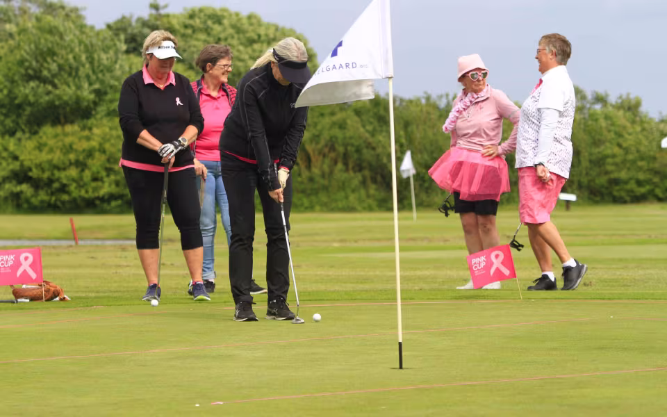 Pink cup tiltrækker 37 deltagere