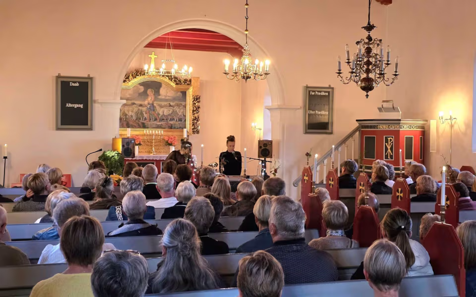 Billeder fra intim koncert med Mathilde Falch i Bejsnap Kirke