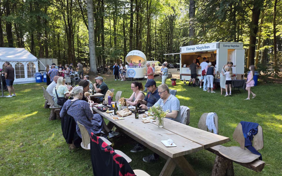 Filmklip og billeder fra Midsommerfest i Tistrup Anlæg