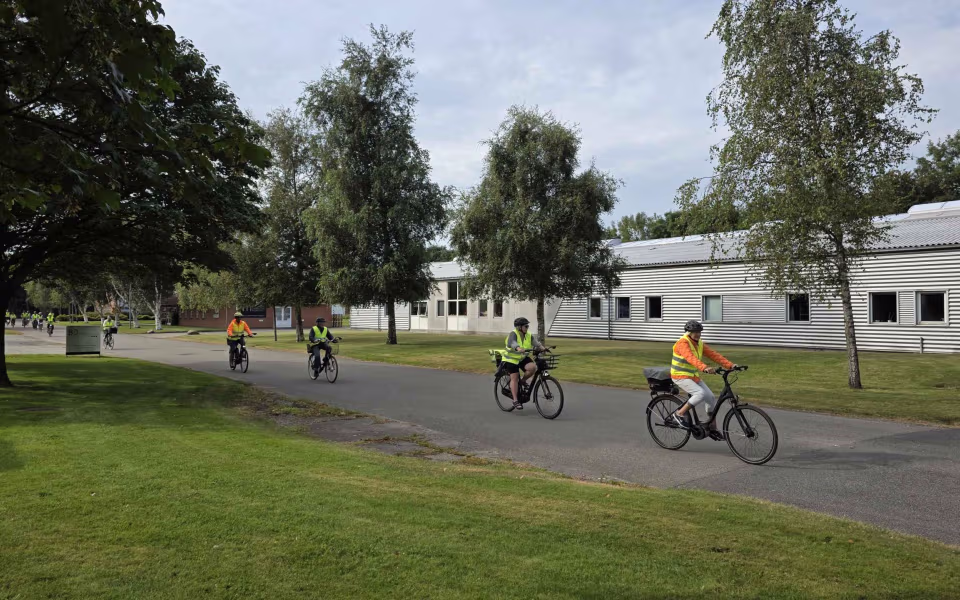 Tistrup Cykler Sammen på smagfuldt besøg hos Mums Kager i Skovlund