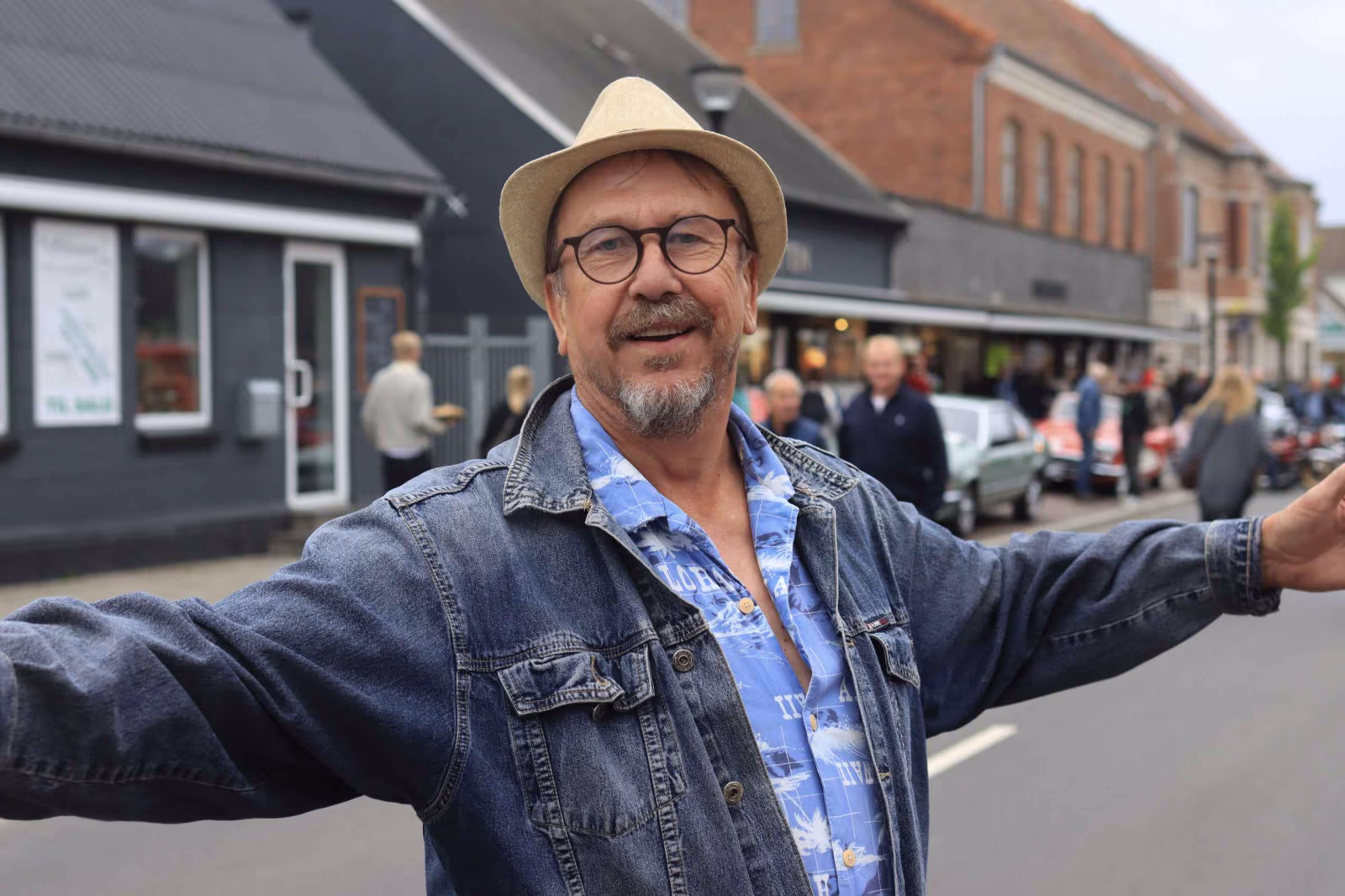 Han ser nu godt ud på billeder ham Lasse
