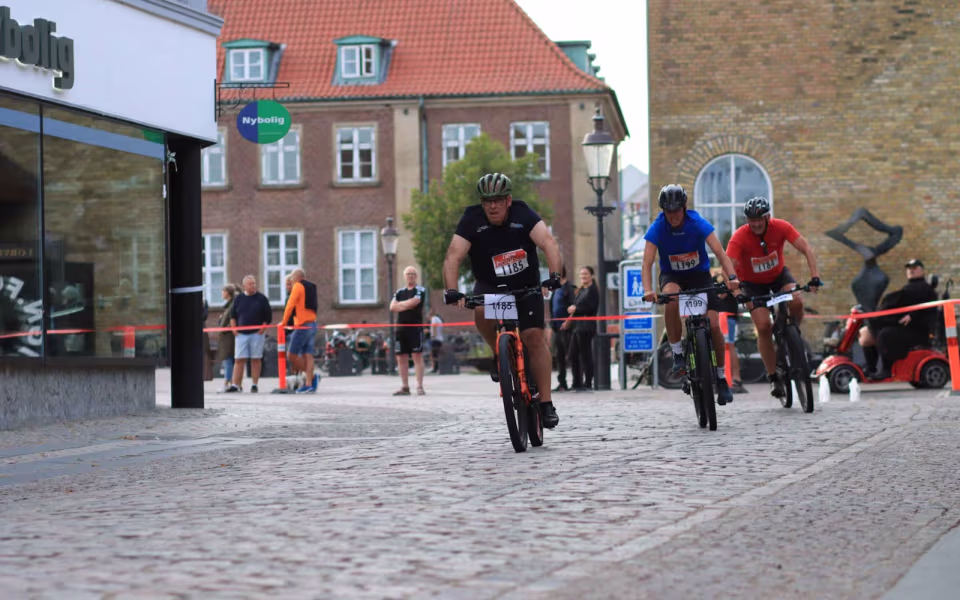 Sponsorløb skabte fest på torvet