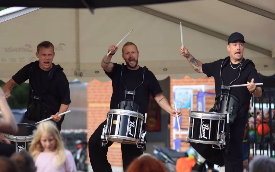 Sommeraften med rytmer i byen