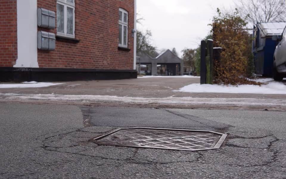 Tidligst i 2025 kommer der nyt asfalt på Østergade