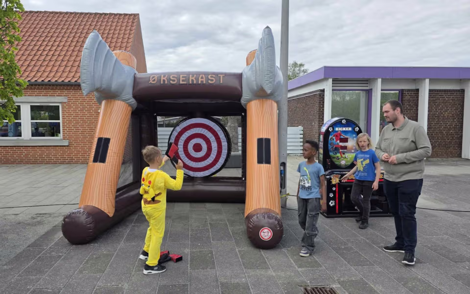 Stor deltagelse til Tistrup Screaming Carneval på torvet - Se de mange billeder