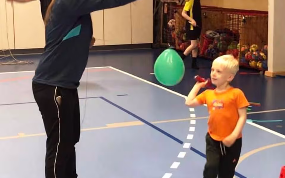 Det skal være sjovt at spille badminton uanset alder