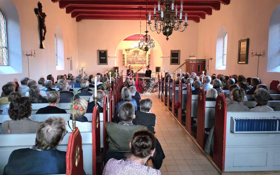 Billeder fra intim koncert med Mathilde Falch i Bejsnap Kirke