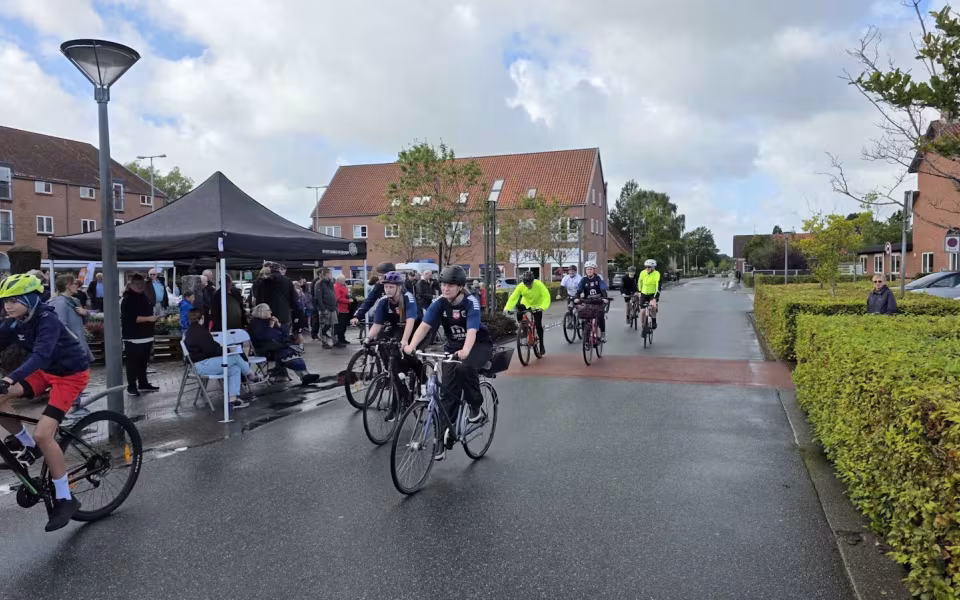 Regnen lagde en dæmper på Torvedagen i Ølgod, men ikke på humøret - Se billeder fra dagen