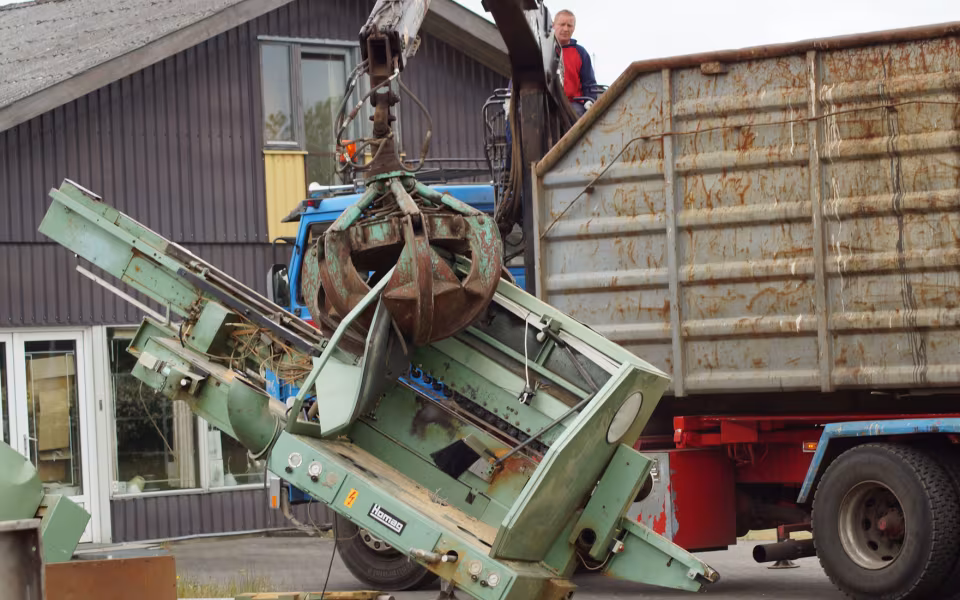 Ansager Møbler, maskinerne fjernes