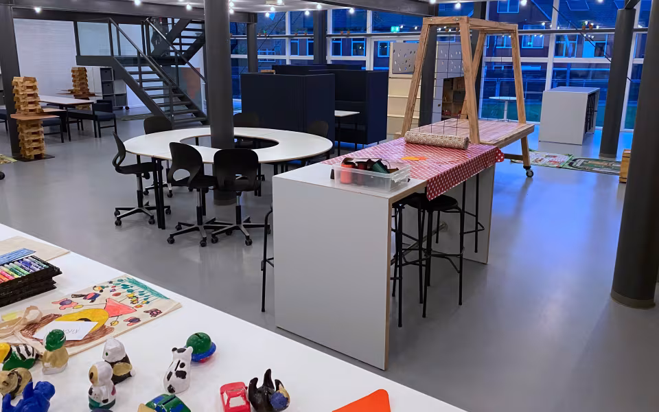 Skolens bibliotek er flyttet til 1. salen for at gøre plads til skolens elever og børnene i SFO.