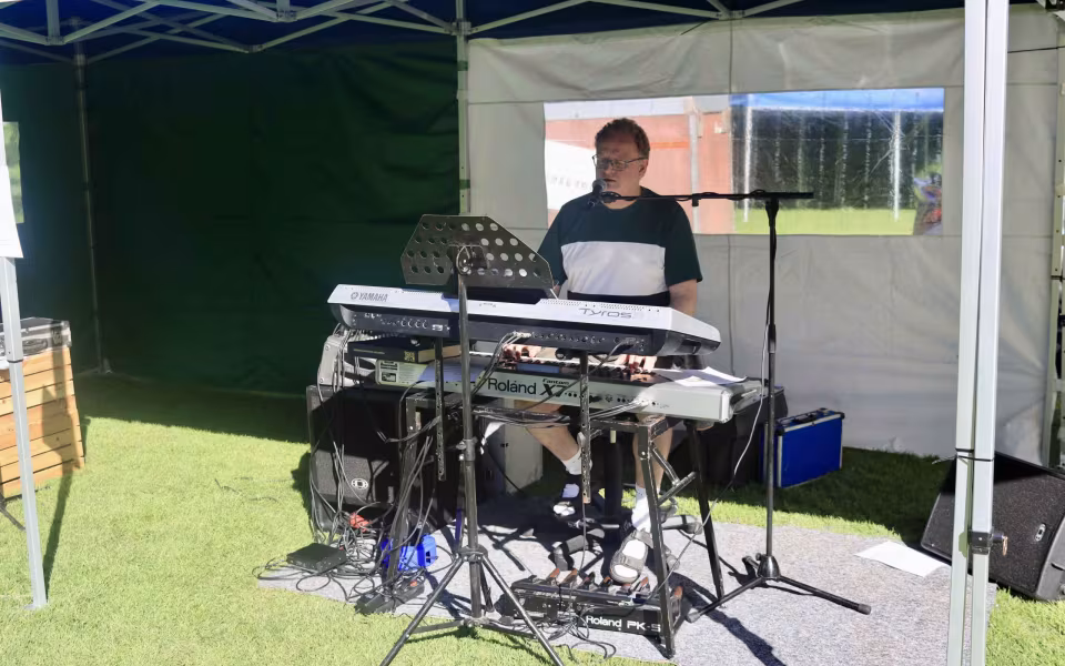 Seniorfest med rundtur og hyldestindslag