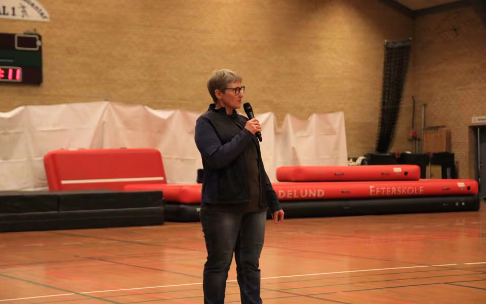 Farverig opvisning lyser Sportspark op