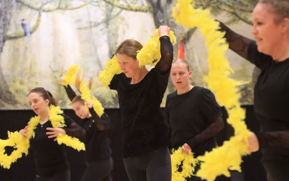 Forårsopvisning styrker integration i Outrup