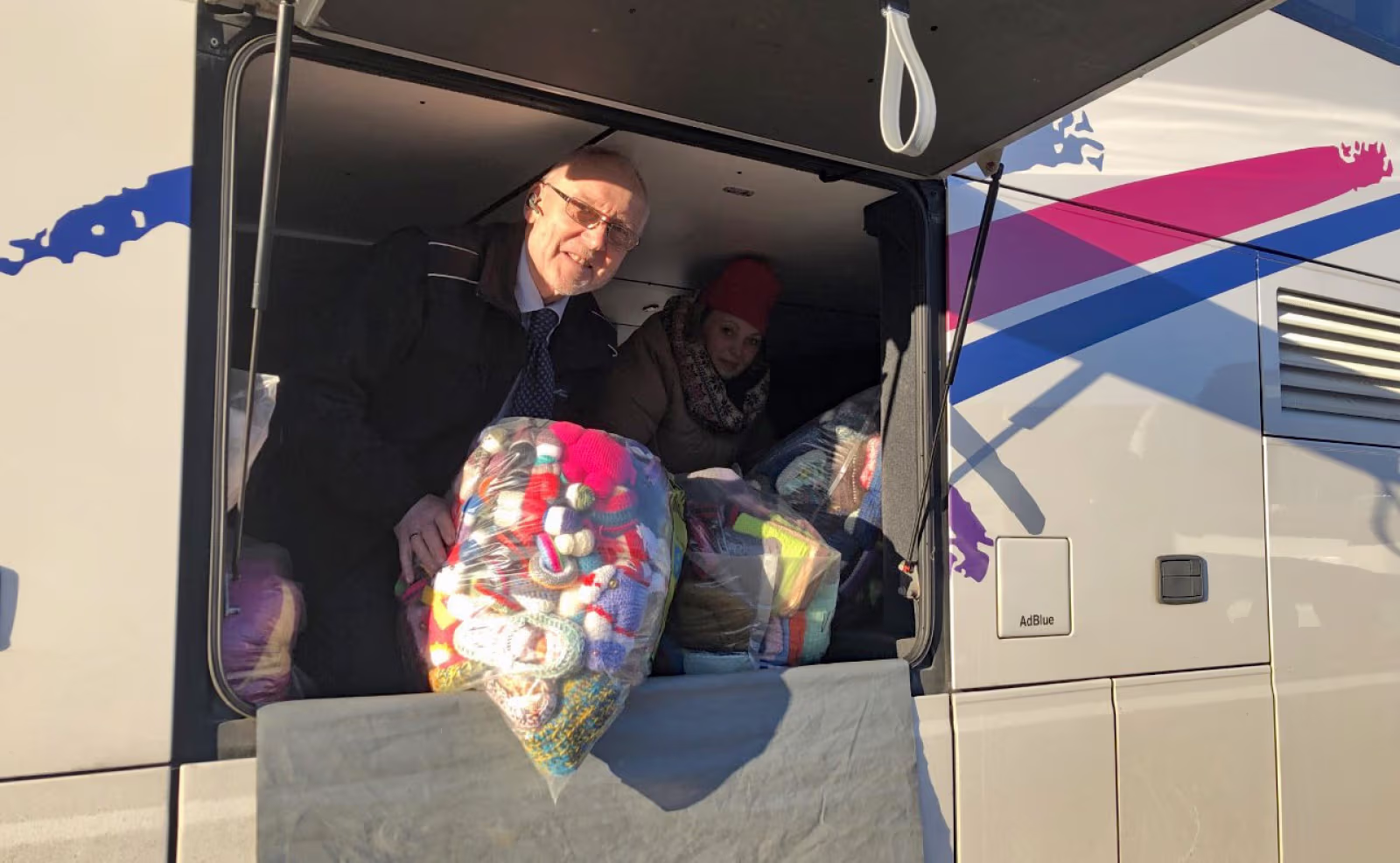 Ansager Turist sender en bus til den ukrainske grænse