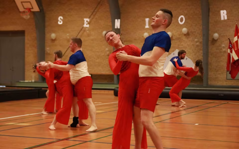 Seniorer fejrer gymnastik og fællesskab