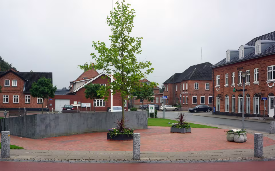 Ansager Torv inden bænkene er på plads