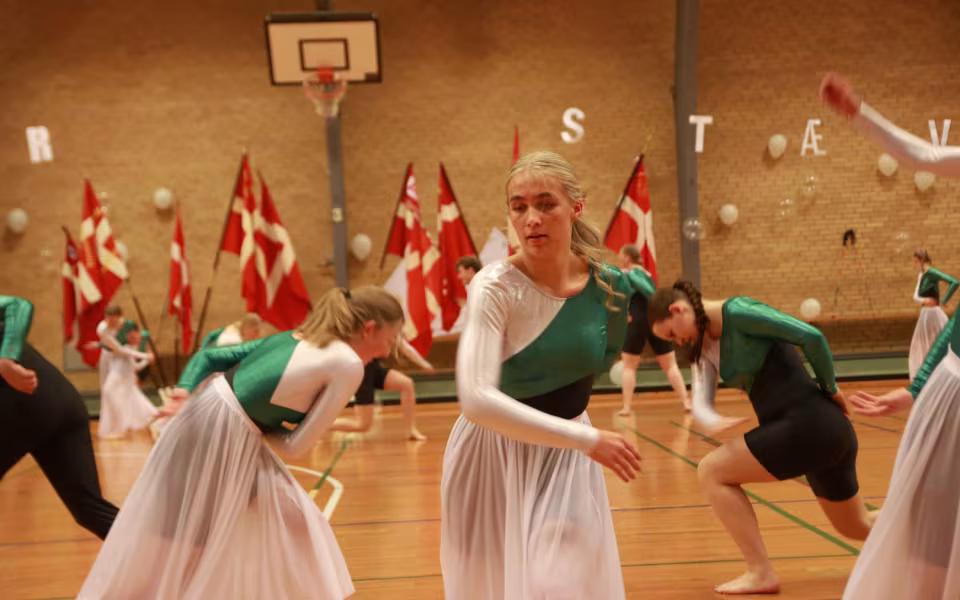 Seniorer fejrer gymnastik og fællesskab