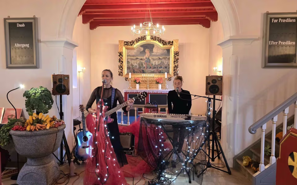 Billeder fra intim koncert med Mathilde Falch i Bejsnap Kirke