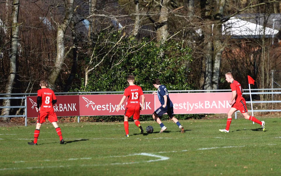 Fodbold Serie 3 herre Ølgod vandt hjemme 4-3 over HTS - Se billeder fra kampen.
