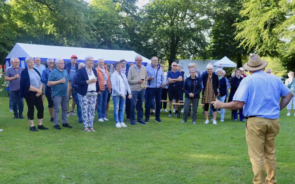 Seniorfest med rundtur og hyldestindslag