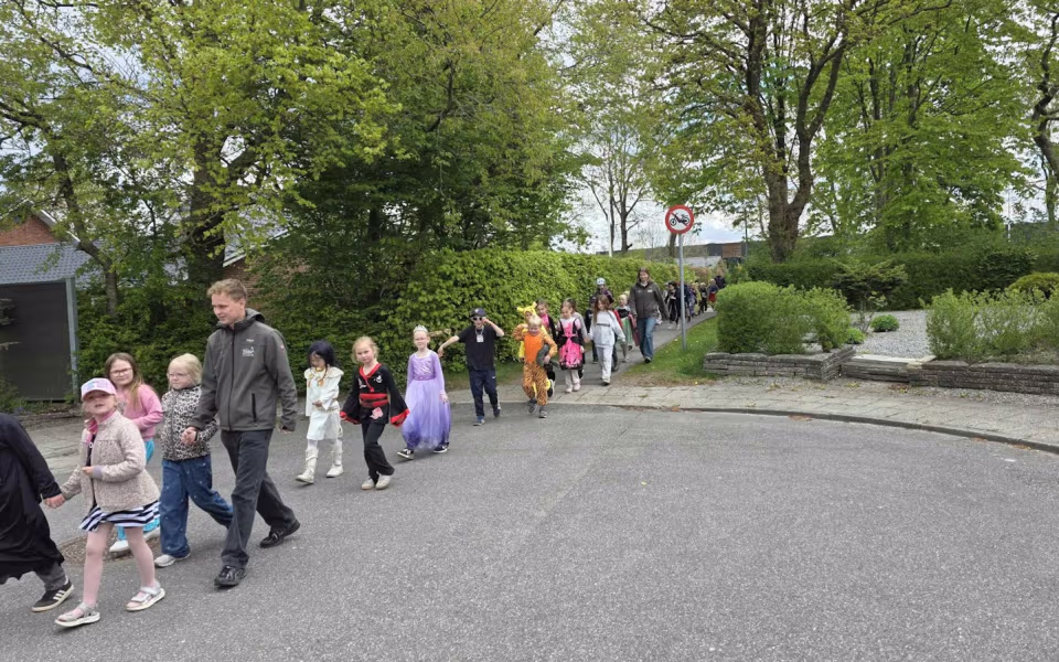 Stor deltagelse til Tistrup Screaming Carneval på torvet - Se de mange billeder