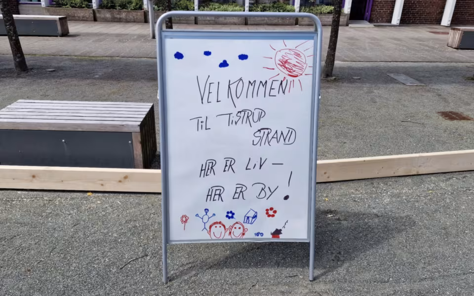 Tistrup Strand – Nu sker det! Sandet er på vej.