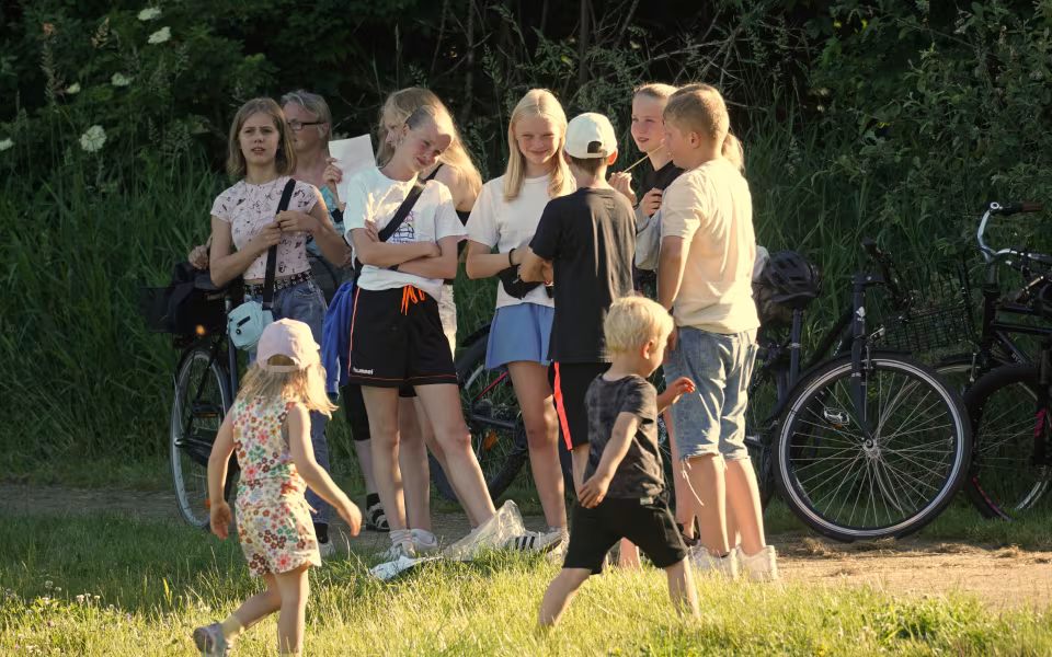 Sankthans 2022 i Ansager Søpark - alle hyggede sig i det gode vejr