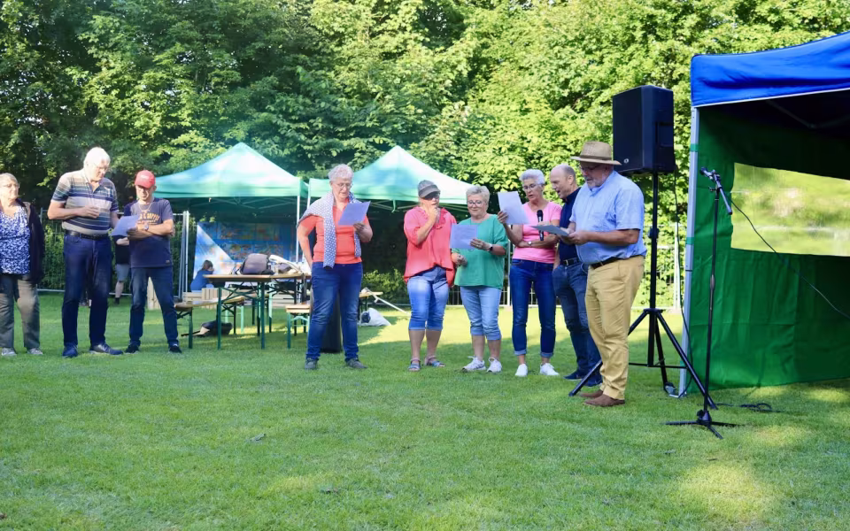 Seniorfest med rundtur og hyldestindslag