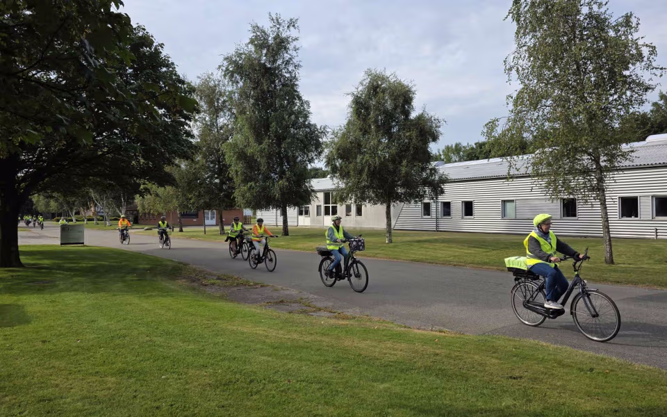 Tistrup Cykler Sammen på smagfuldt besøg hos Mums Kager i Skovlund