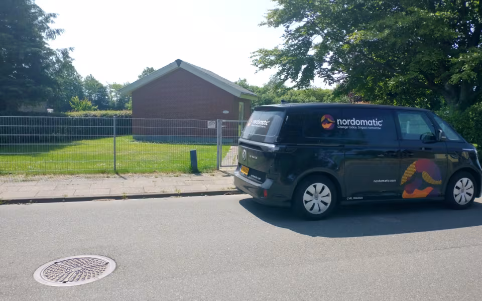 Ikke en ren bil, men rent vand, fra Gårde Vandværk.