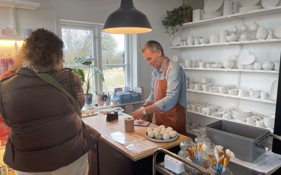 Cafen HENNE OM HJØRNET åbnet