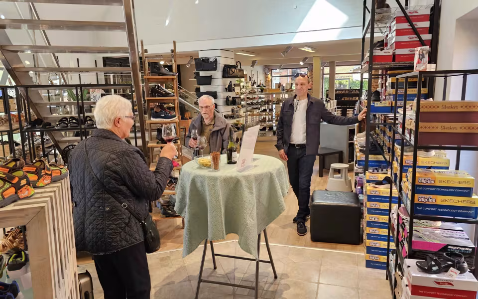 Ølgod Vinsmagning 2025, blev en uforglemmelig eftermiddag i midtbyen – Se billeder fra arrangementet.