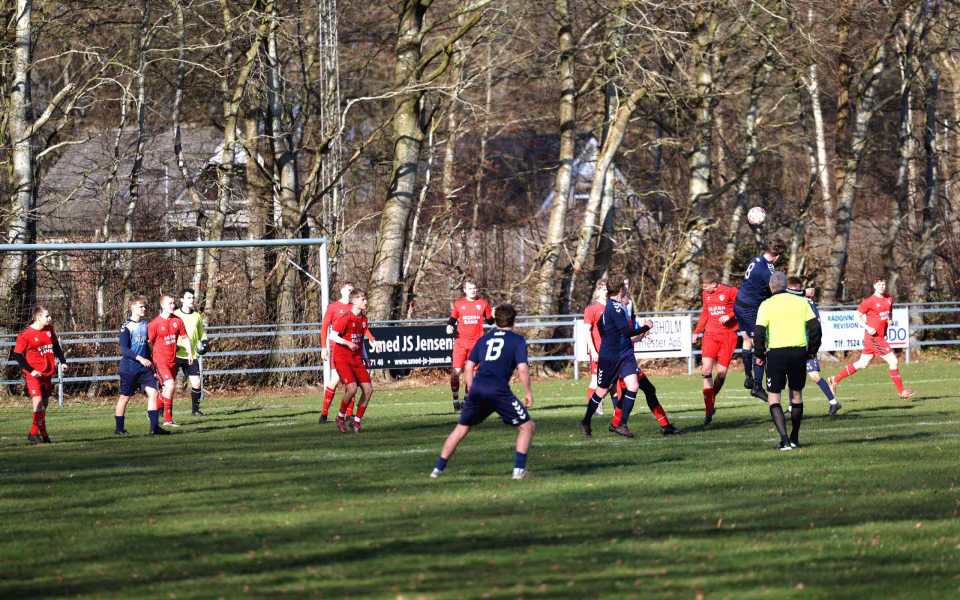 Fodbold Serie 3 herre Ølgod vandt hjemme 4-3 over HTS - Se billeder fra kampen.