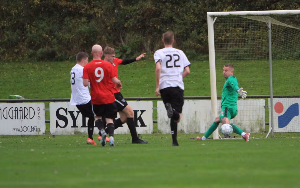 Varde redder point i overtiden