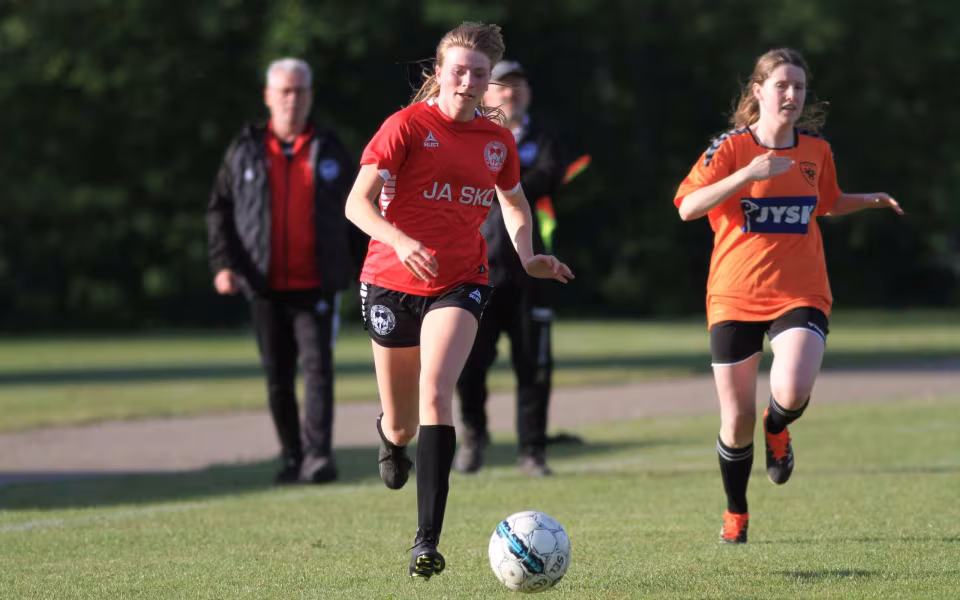 Serie 2-kvinder spiller hjemmebanekamp