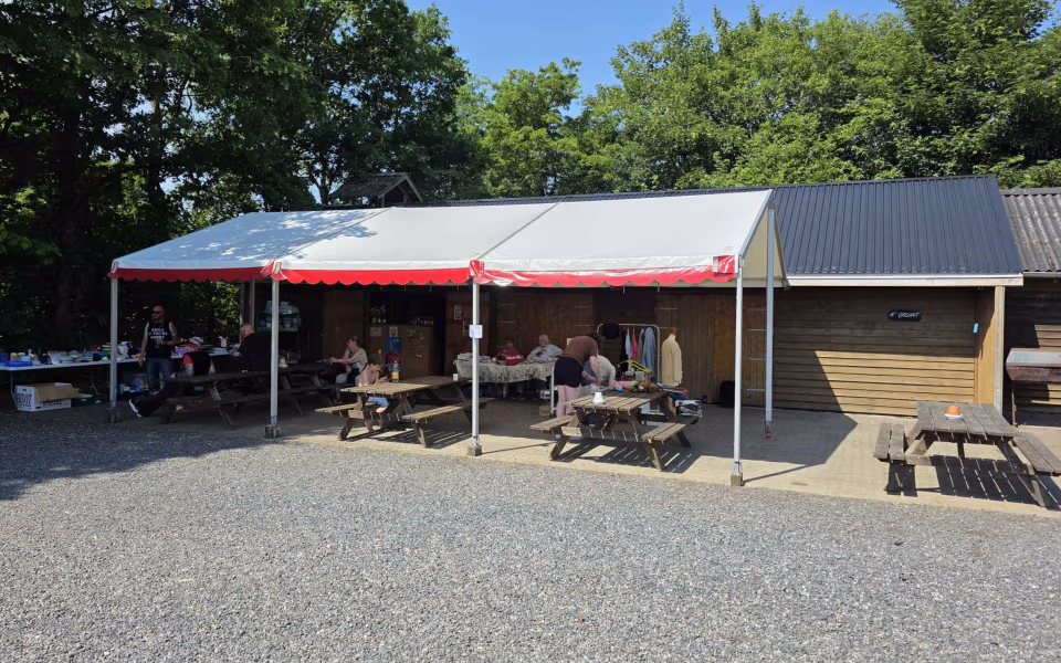 Loppemarked på Ølgod Camping blev en varm fornøjelse