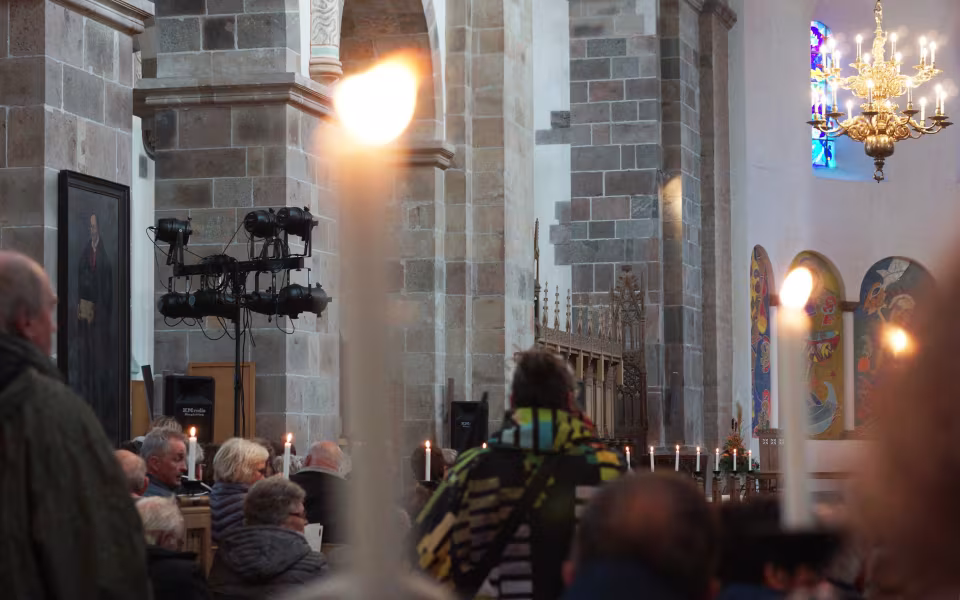 Indtryk fra førstedagen på folkemødet i Ribe i anledning af 500 året for revolutionen.