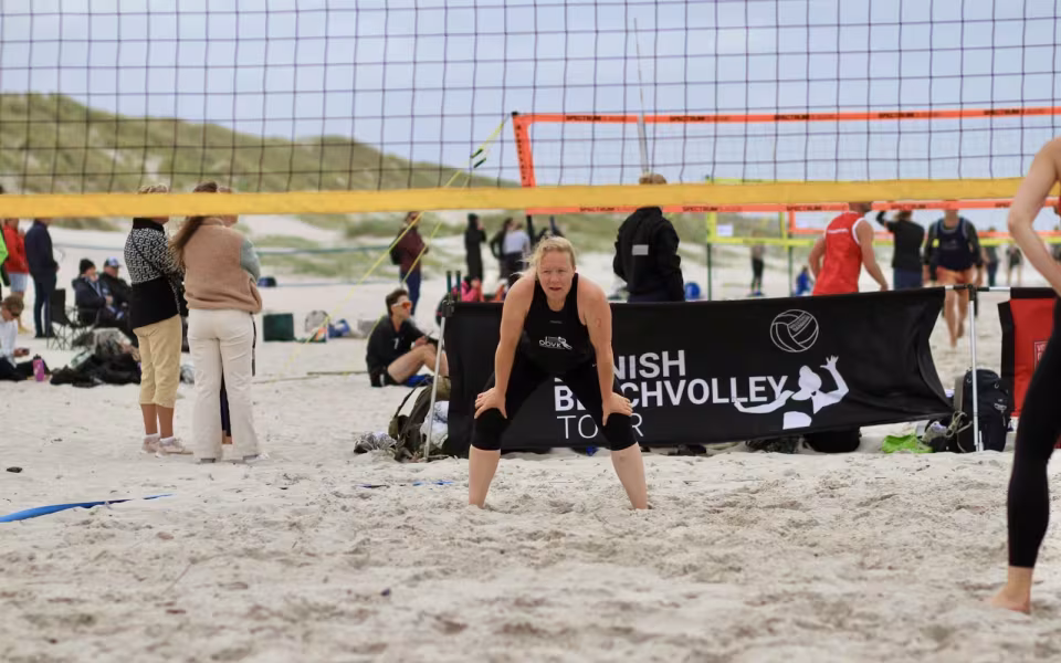 Vestenvinden udfordrer beachvolley-eliten