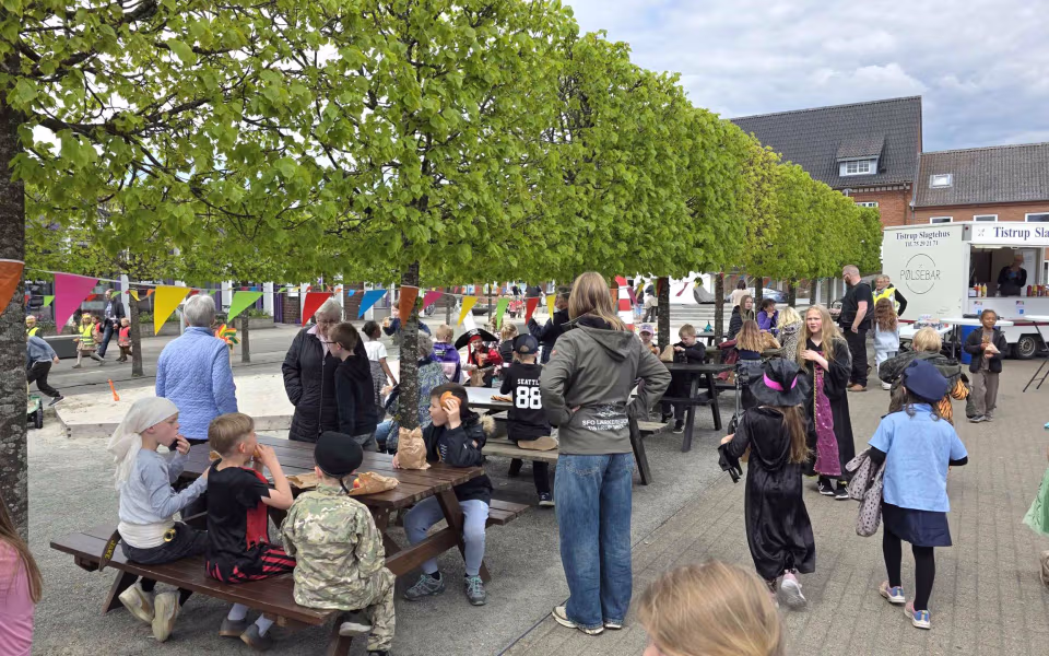 Stor deltagelse til Tistrup Screaming Carneval på torvet - Se de mange billeder