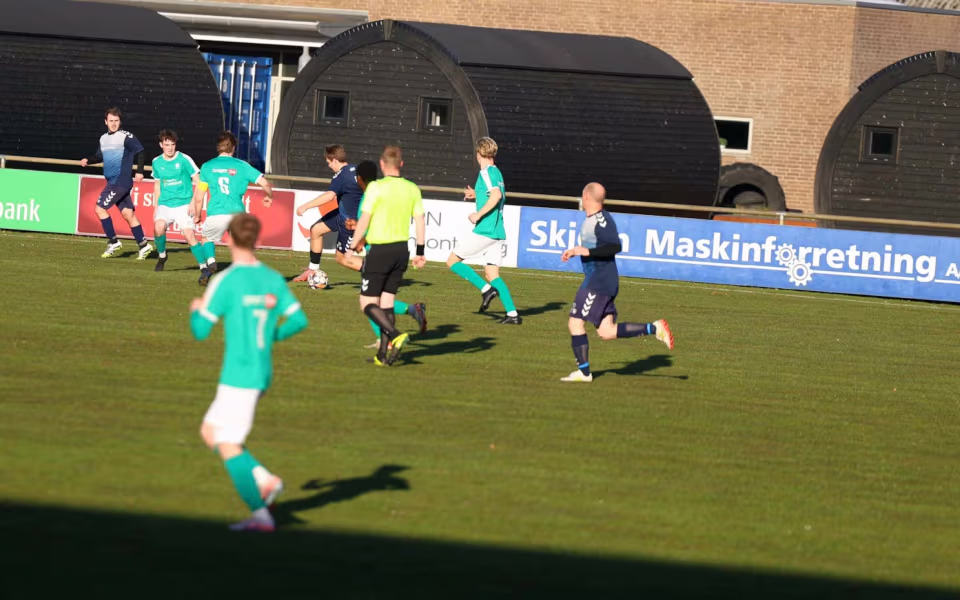 Sejr til HTS serie 4 herre på udebane mod Skjerns anden hold med 2-1 til HTS.