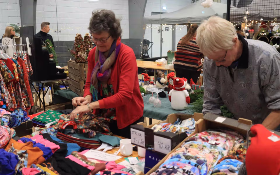 Julemarked samlede Billum i hallen