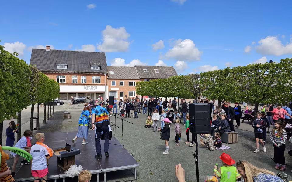 Tistrup Screaming Karneval. Billeder fra Børnehave, Plejehjem og Torvet.
