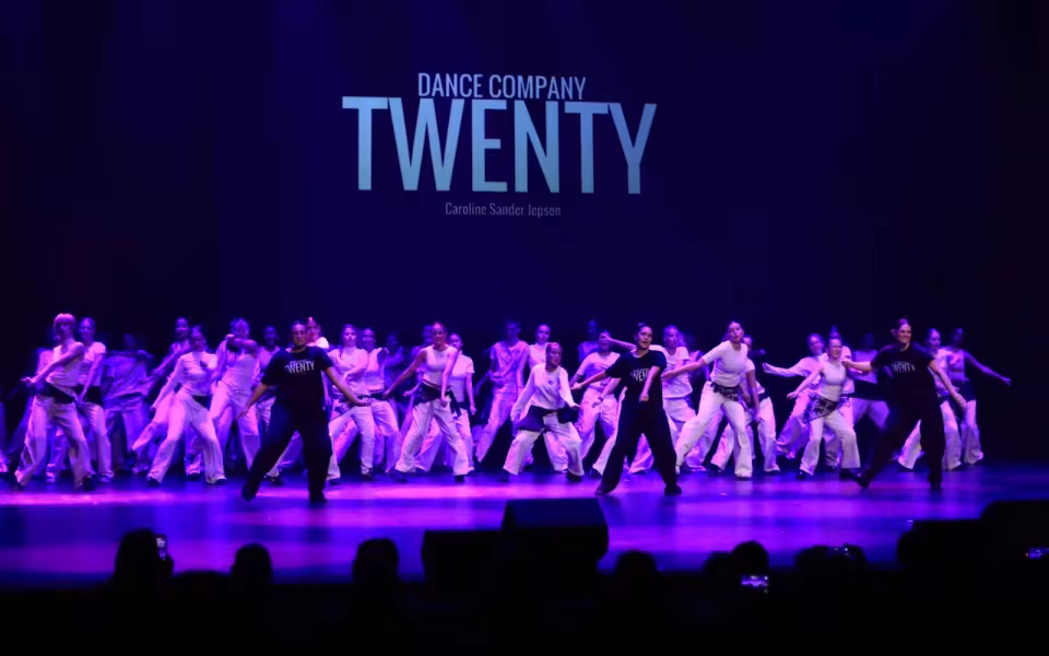 Dance Company Twenty Juleshow begejstrede 1200 publikummer