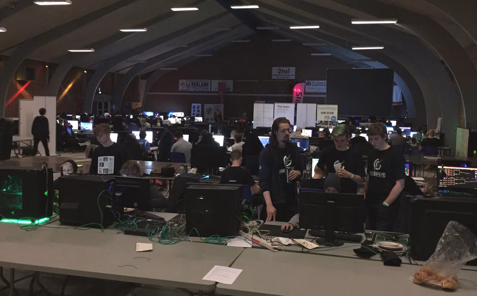 HH Lan fik 200 gamere til Helle Hallen