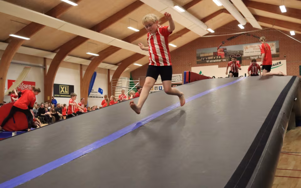 Forårsopvisning styrker integration i Outrup